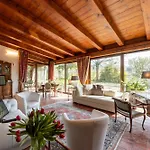 Ada Bed & Breakfast 3*