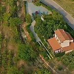 Ada Bed & Breakfast